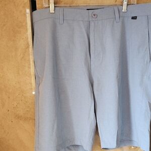 MEN'S-EUC-Travis Mathew Shorts w/FREE Co-ordinating Shirt